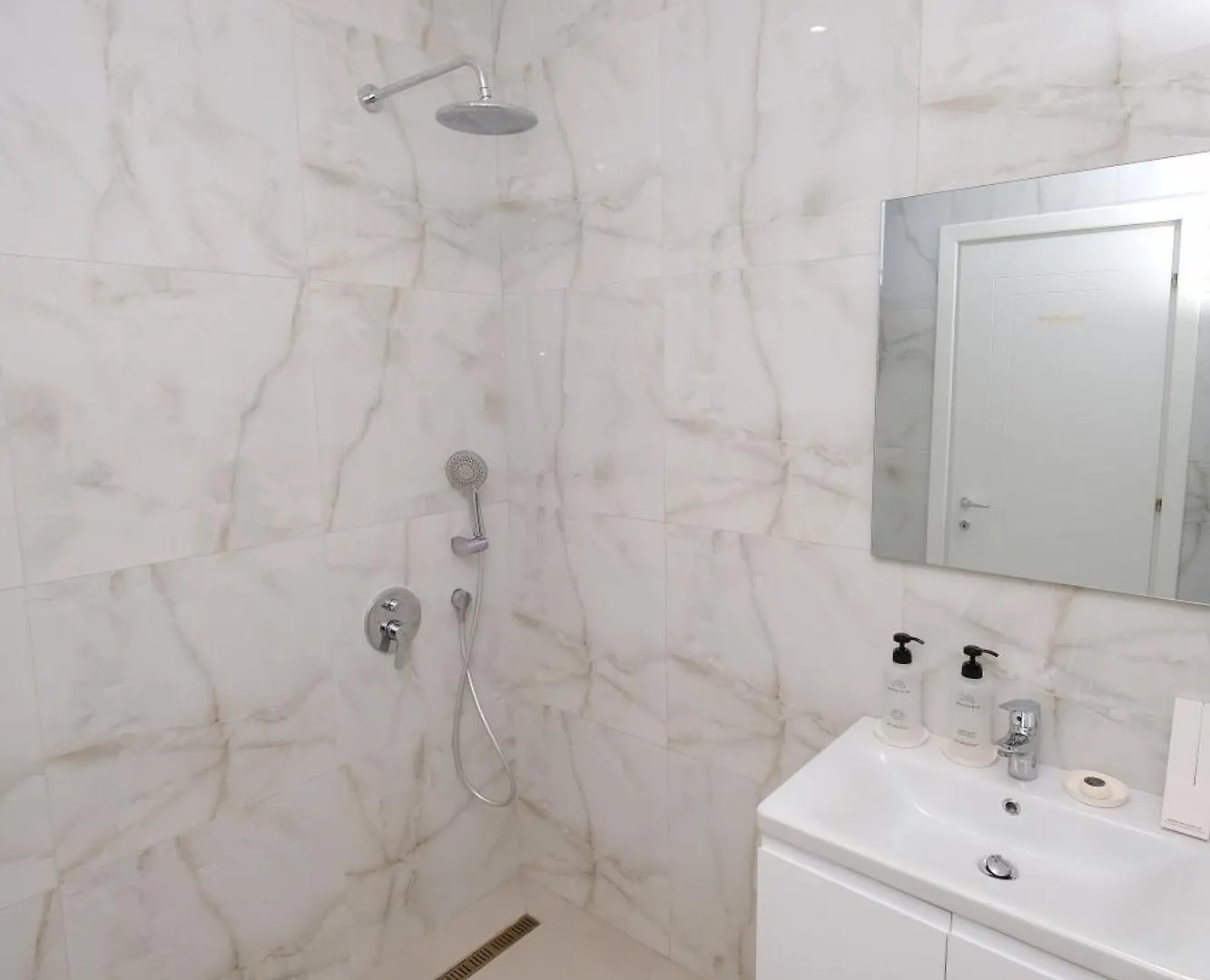 Albania Haven Apartment 5A ティラナ